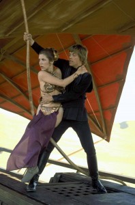 Luke_and_Leia_Prepare_to_Swing_from_the_Barge